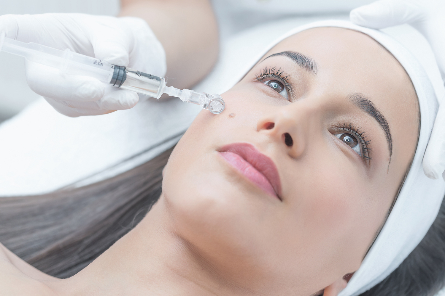 Microneedling cosmético vs rodillos caseros-PhiAcademy Microneedling cosmético vs rodillos caseros-PhiAcademy